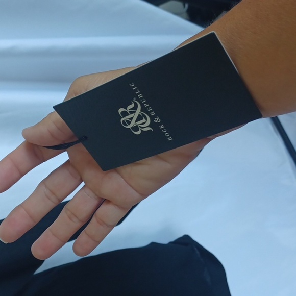 NEW Rock & Republic Men’s 2-tone , Long Sleeve Hoodie NWT, size M - Picture 3 of 4